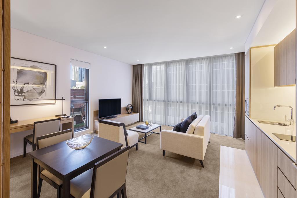 Skye Hotel Suites Parramatta Exterior foto The interior of a typical apartment