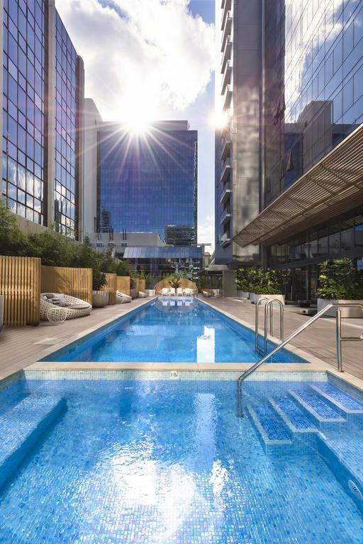 Skye Hotel Suites Parramatta Exterior foto The pool at the Ritz-Carlton, Melbourne