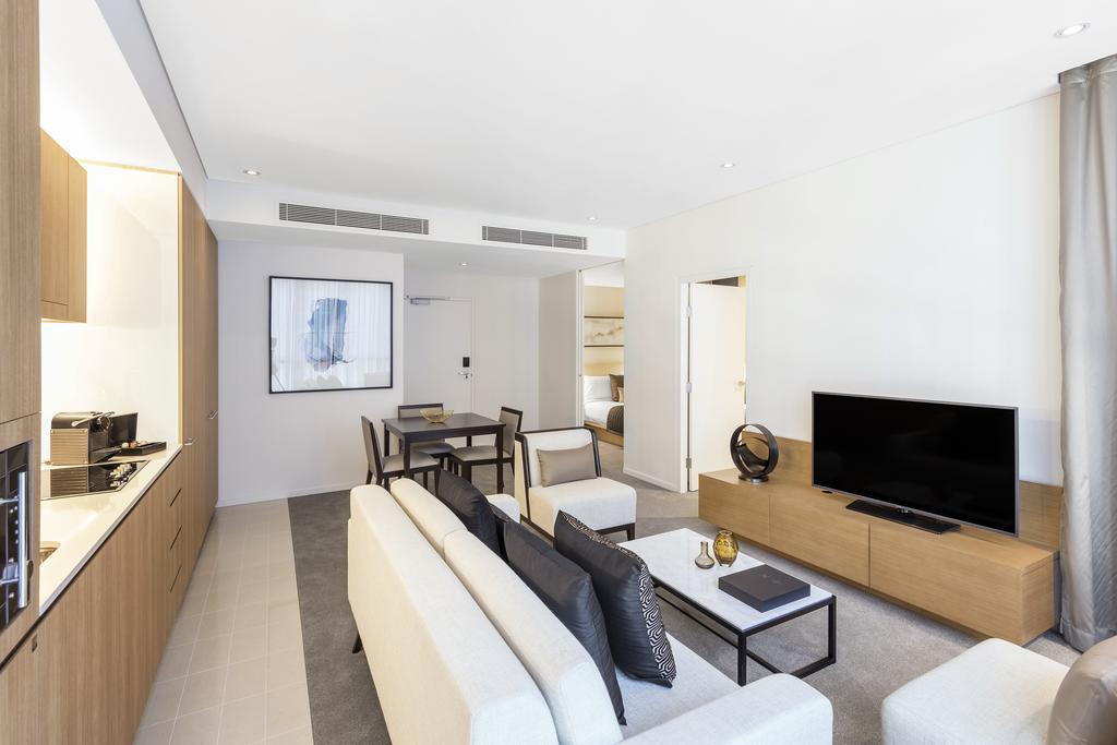 Skye Hotel Suites Parramatta Exterior foto The interior of a typical apartment