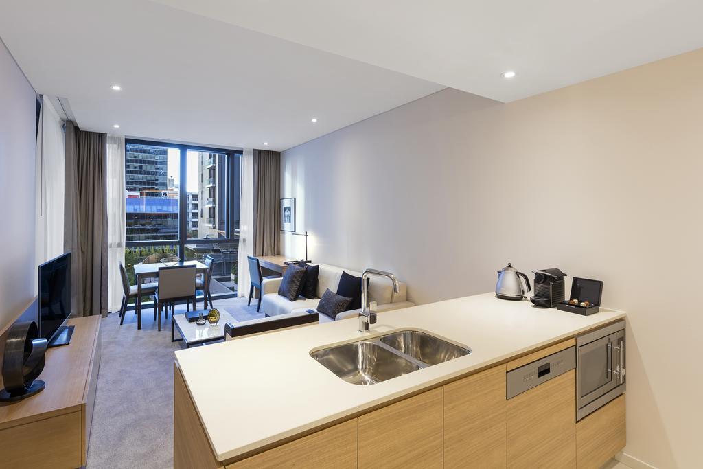 Skye Hotel Suites Parramatta Exterior foto A typical apartment at the hotel