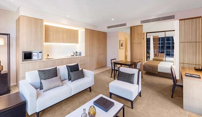 Skye Hotel Suites Parramatta Zimmer foto A suite at the hotel