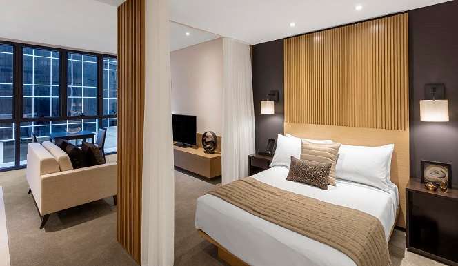 Skye Hotel Suites Parramatta Zimmer foto A bedroom at the hotel